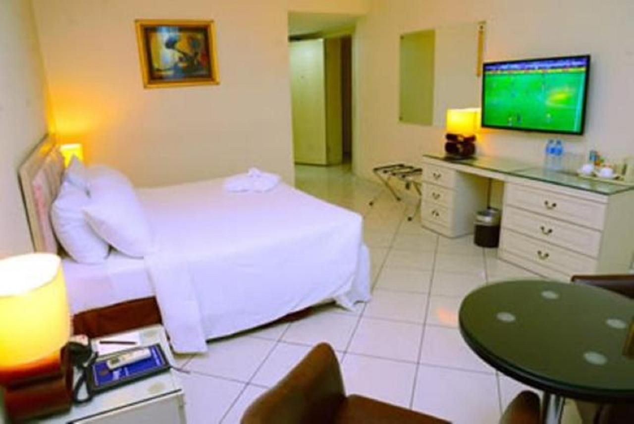 Golden Royale Hotel エヌグ エクステリア 写真